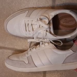 Universal thread leather tennis shoes